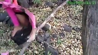 Desi Girlfriend Gets Fucked In A Jungle