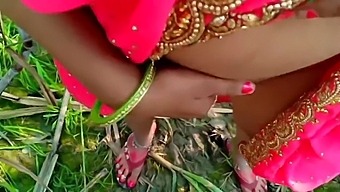 Desi Housewife Enjoys Outdoor Doggy Style In The Fields
