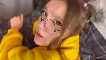 Teen With A Big Ass Gives A Great Blowjob And Gets Footjobs In Return In Pov